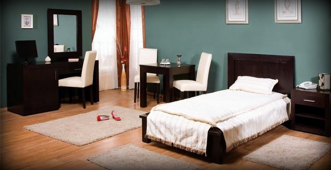 Rumunský hotelový nábytek 
